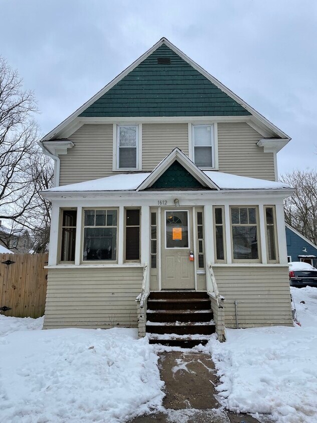 Primary Photo - 1612 Hays Park Ave