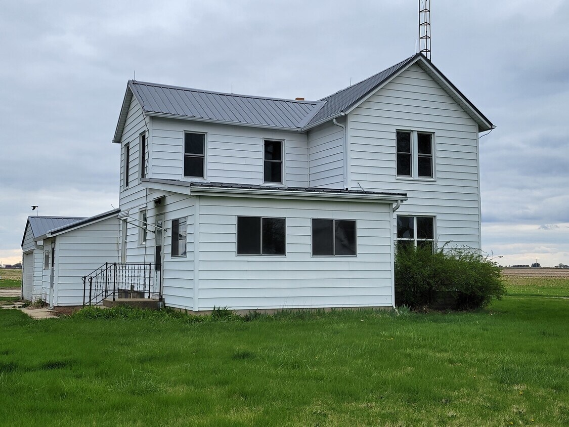 3667 E 15th Rd, Ottawa, IL 61350 House Rental in Ottawa, IL