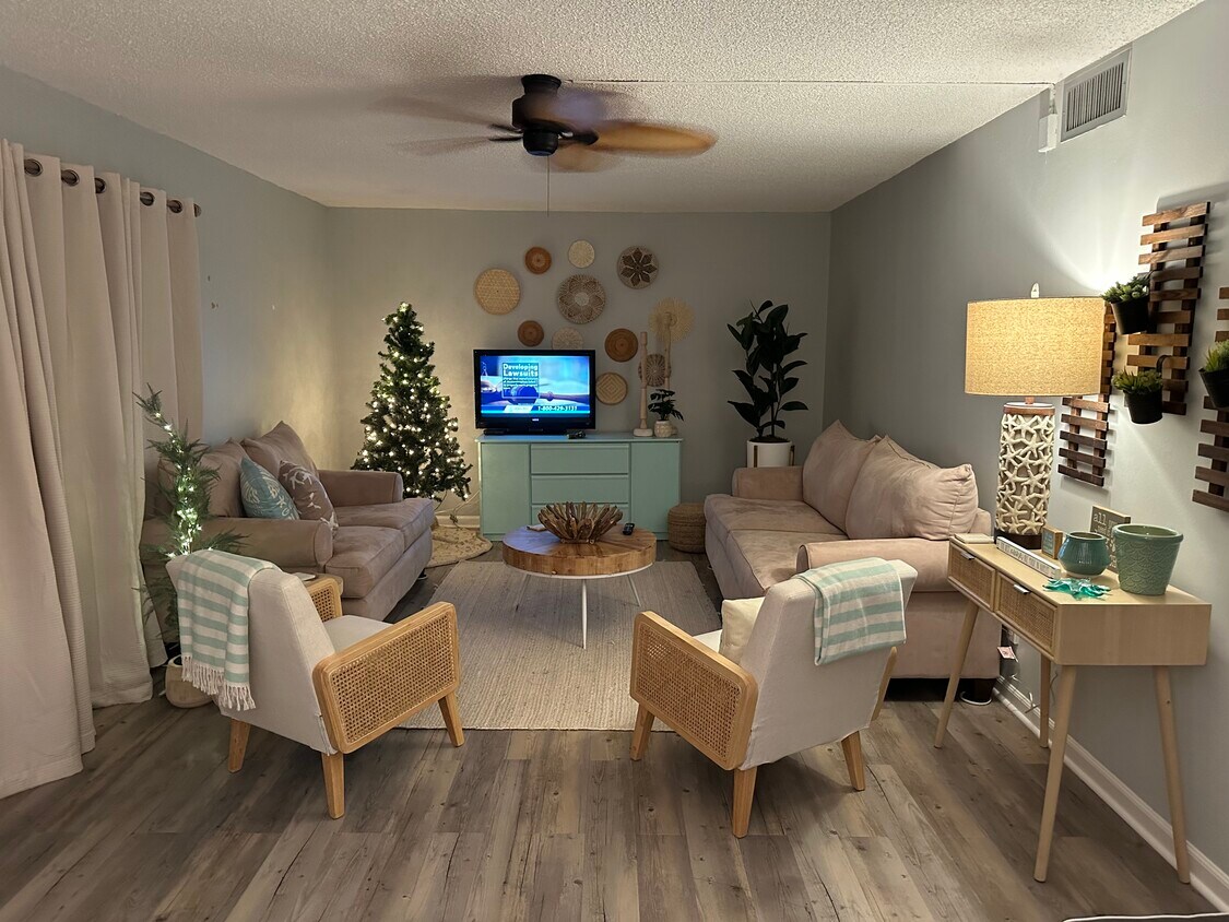 Living room with double sliders to lanai - 217 Palm Dr