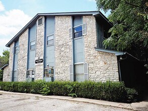 Building Photo - 115 S Frio St