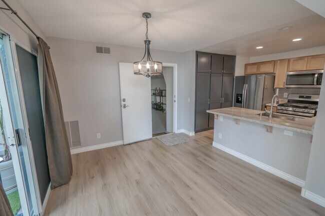 Building Photo - Arbor Park 2 Bedroom Condo for Rent in Val...
