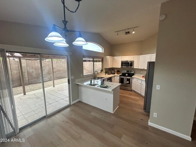 Building Photo - 120 W Mohawk Ln