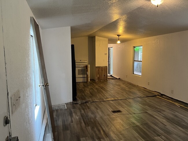Building Photo - 16323 NE 137th Terrace