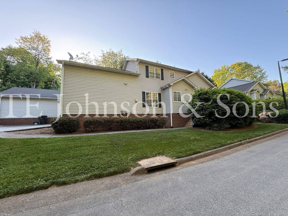 Foto principal - 135 Pebble Rdg Ln