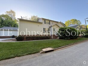 Building Photo - 135 Pebble Rdg Ln