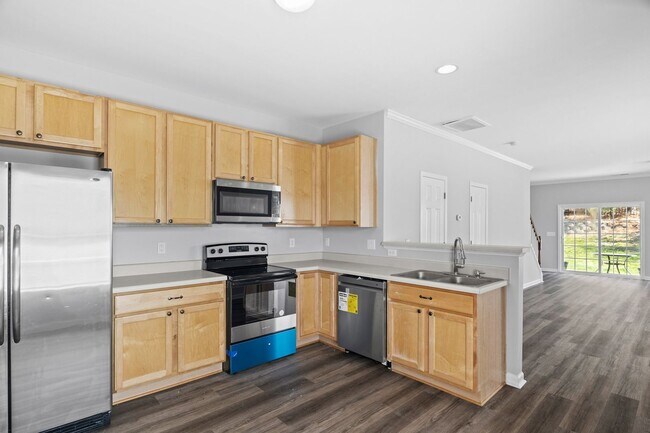 Foto del edificio - North Raleigh Townhouse with One Car Garage
