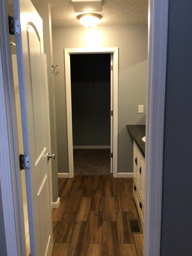 Foto del edificio - 719 S Main St