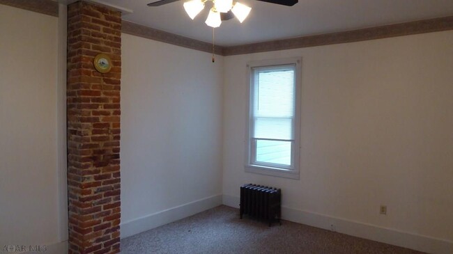 Building Photo - 526 S Richard St