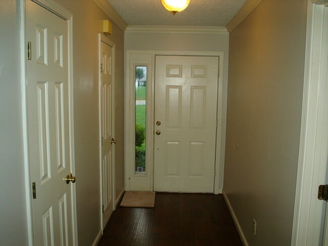 Building Photo - QUESTIONS PLEASE CONTACT Peggy Goodman 501...