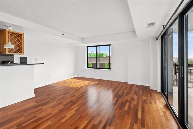 Foto del edificio - 700 1st St