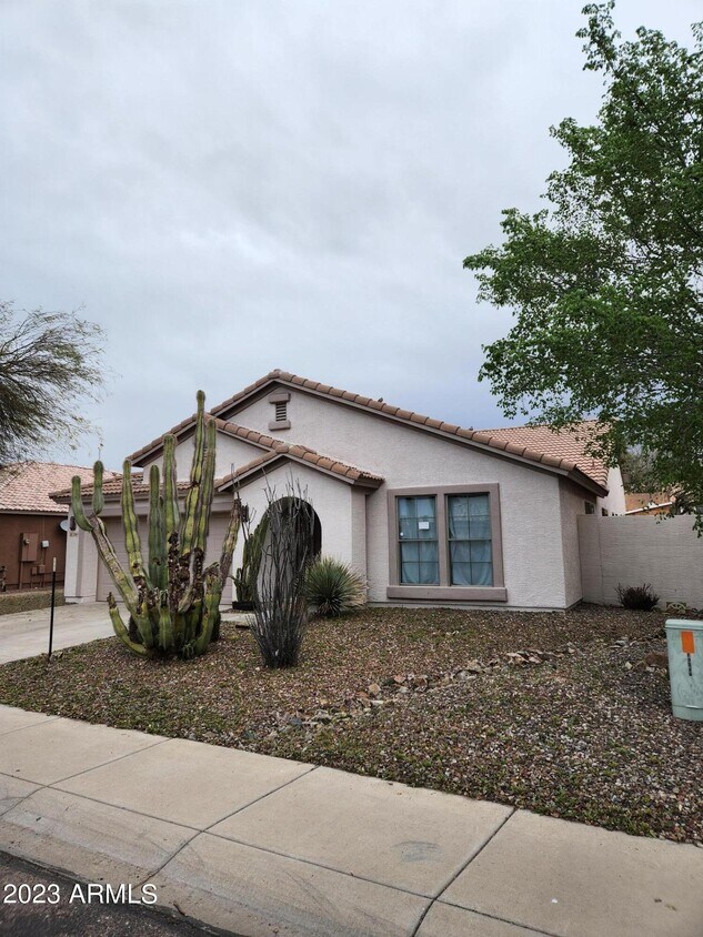 Primary Photo - 1566 Desert Willow Ave