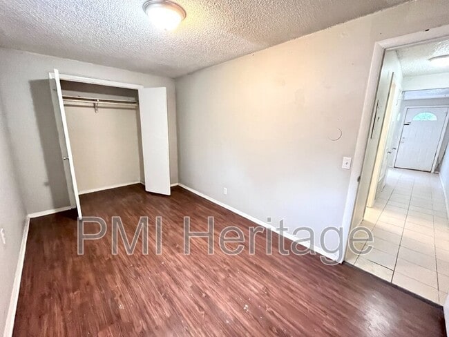 Foto del edificio - 813 N Pleasant St