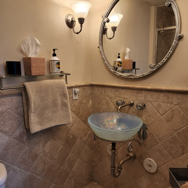 Foto del edificio - 16103 Lakeside Dr