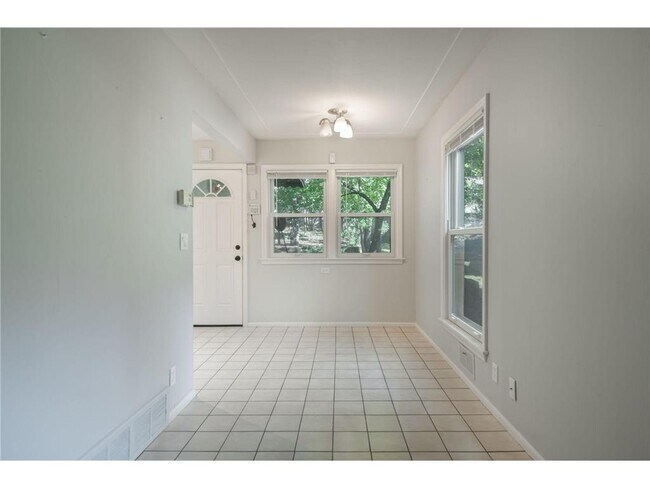 Building Photo - 8 E Minnehaha Pkwy