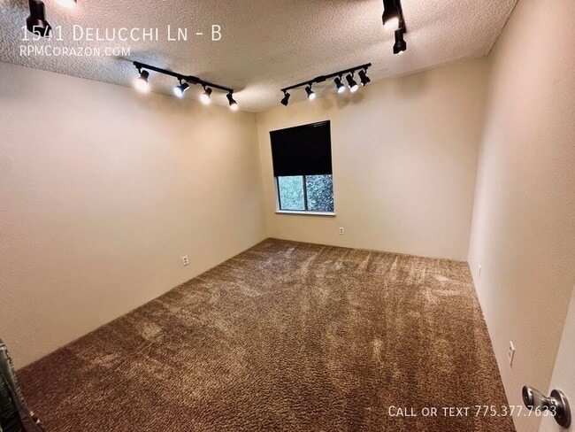 Foto del edificio - 1541 Delucchi Ln