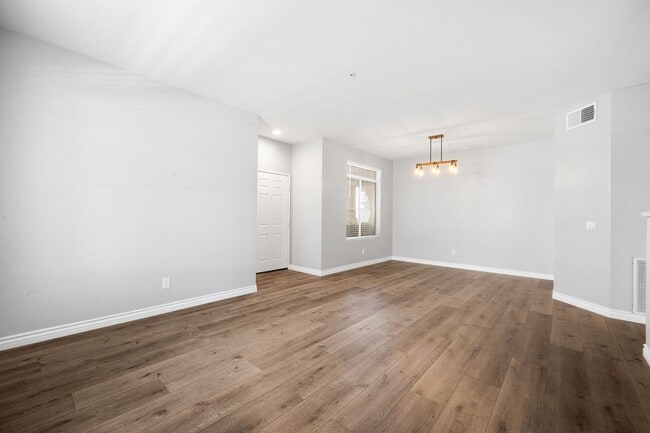Building Photo - **7543 W Liberty Pkway #655 Fontana** Beau...