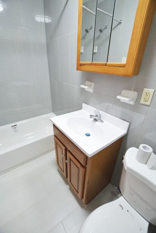 Foto del edificio - 723 Chauncey St