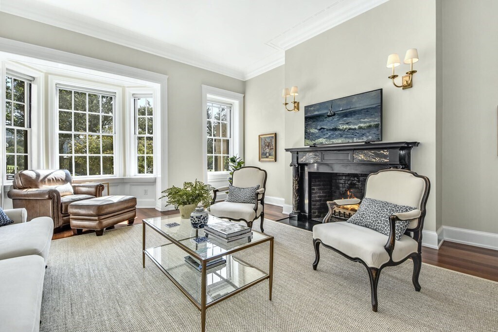 Primary Photo - 51 Beacon St