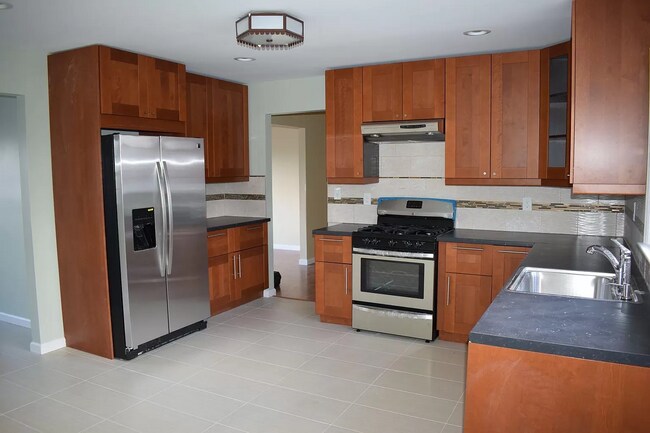 Foto del edificio - 8 Stratford Cir