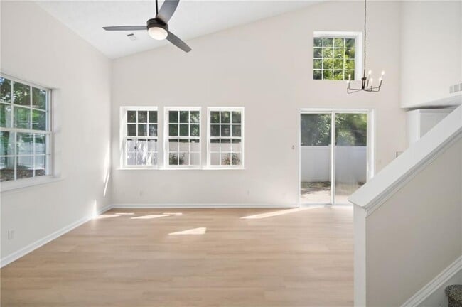 Building Photo - 872 Windcroft Cir NW