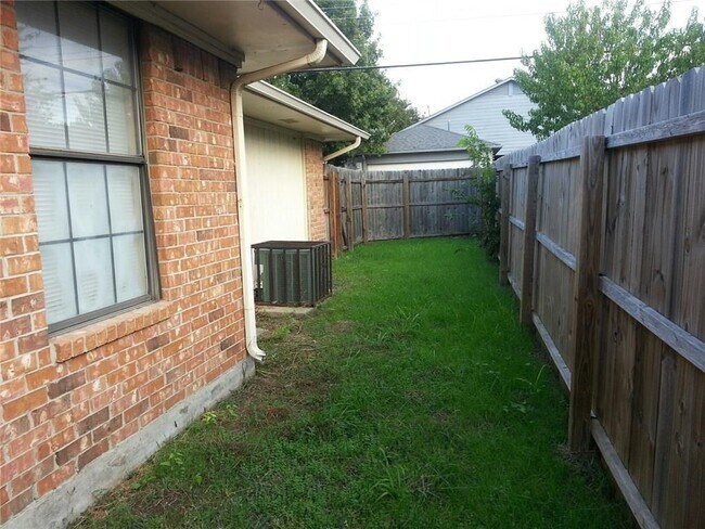 Building Photo - 4724 Berridge Ln