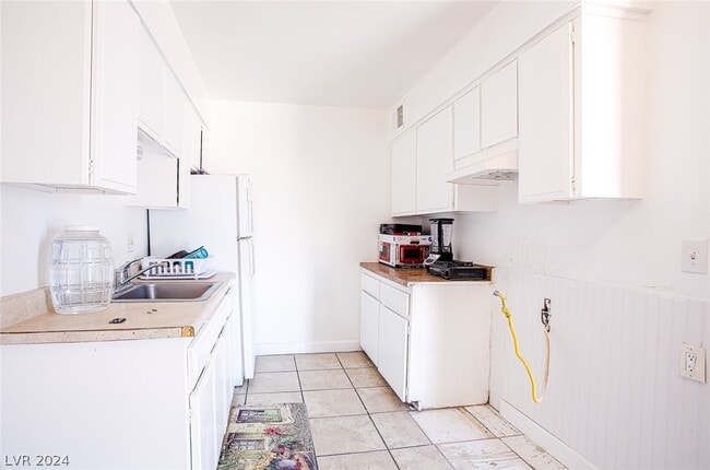 Building Photo - 5132 Pebble Beach Blvd