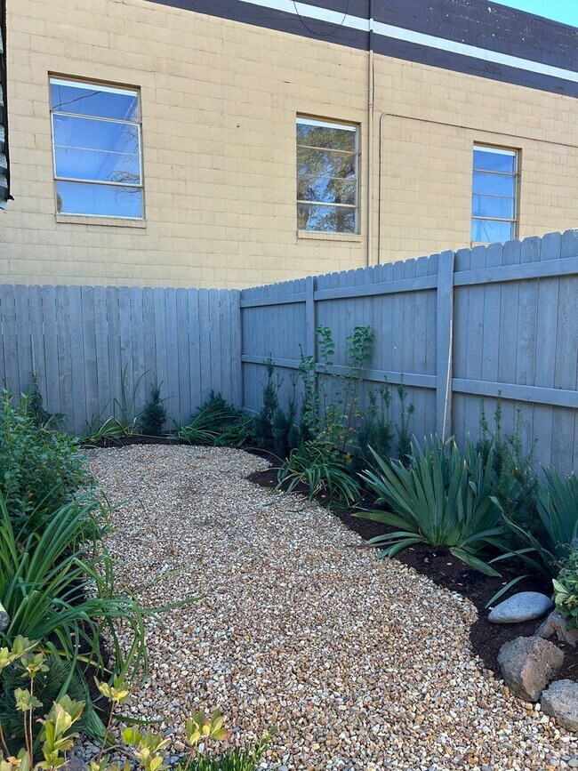 Foto del edificio - Newly Remodeled Studio in Downtown Redmond