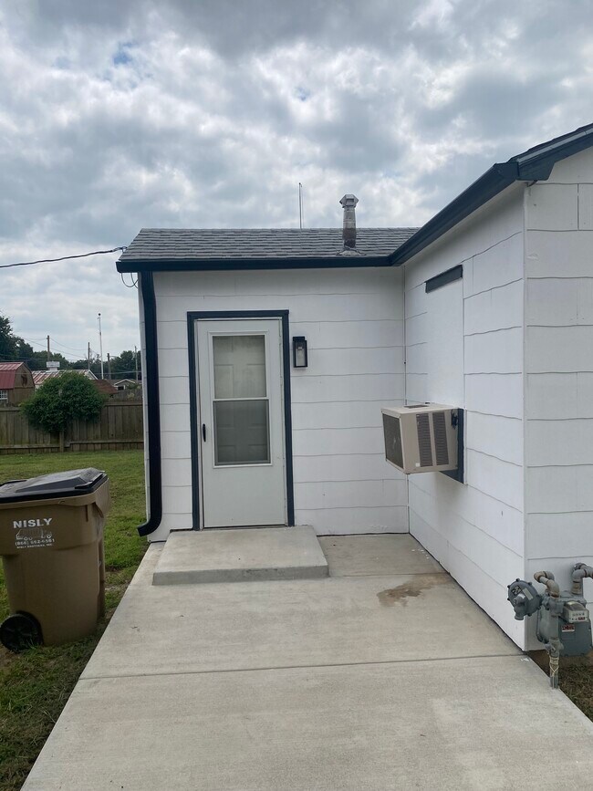 Building Photo - 804 N C Way
