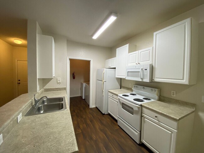 Foto del edificio - Top floor - 2 Bedrooms, 2 Bathrooms