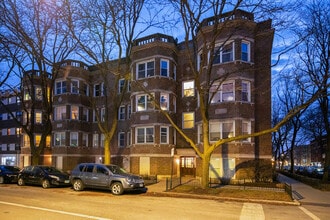 Building Photo - 6042 N Kenmore Ave