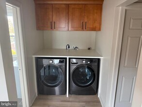 Building Photo - 3025 W Germantown Pike