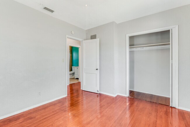 Building Photo - 394 Golf Blvd