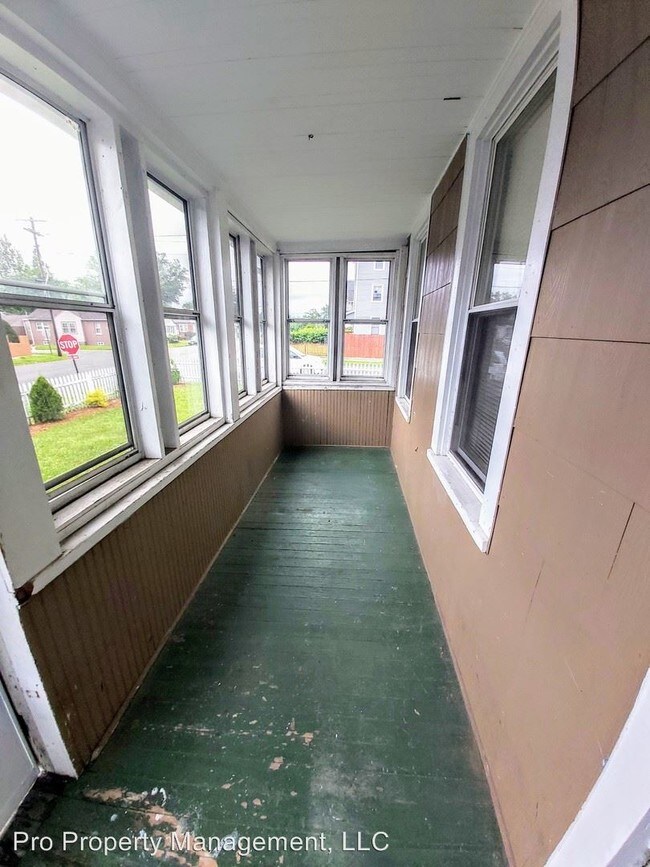 Building Photo - 4 br, 2.5 bath House - 68 Front Ave
