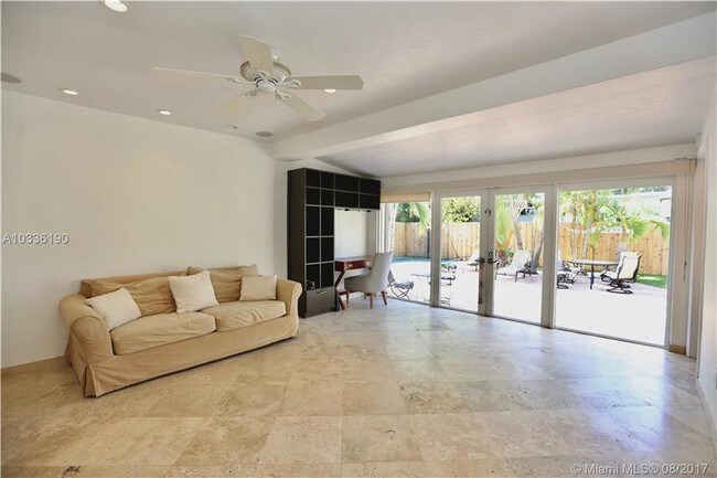 Foto del edificio - 824 W 47th St