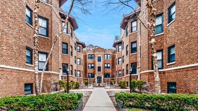 Building Photo - 526 W Cornelia Ave