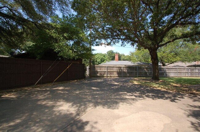Building Photo - 4604 Avoca St
