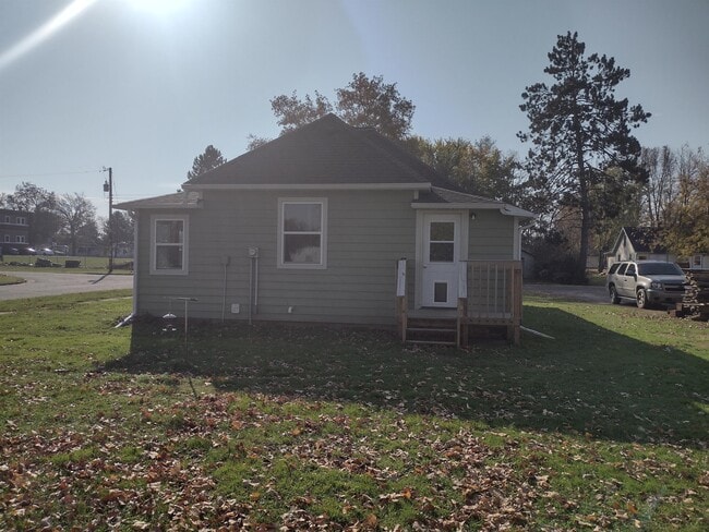 Building Photo - W5566 Sargent Ave
