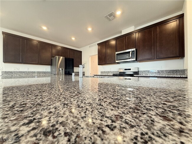 Building Photo - 7516 Castlegreen Ave