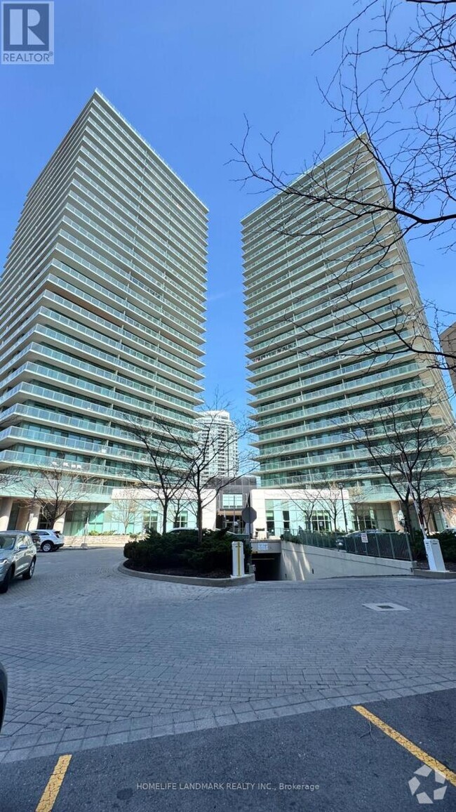 Building Photo - 5500-5500 Yonge St