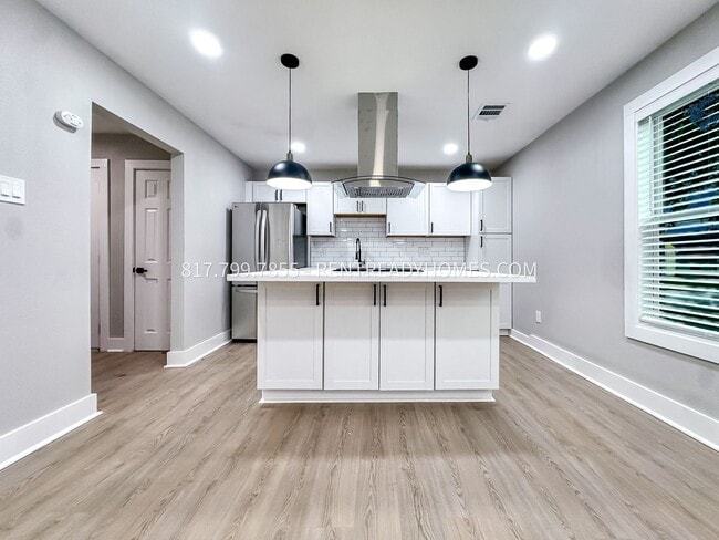 Building Photo - 7343 La Paseo St