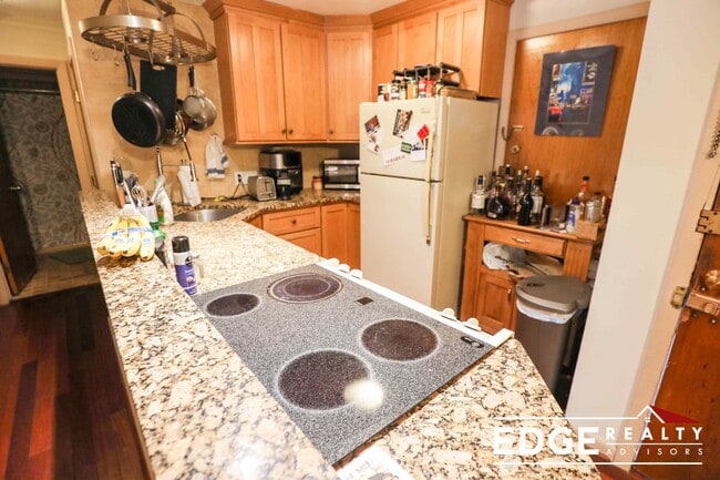 Building Photo - 28 Brentwood St