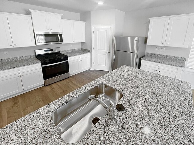 Building Photo - 3251 Quintana Dr