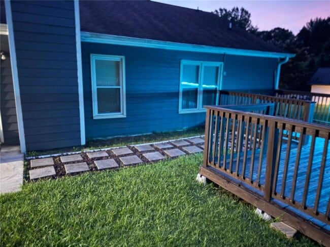 Building Photo - 1682 Greyleaf Ln SE