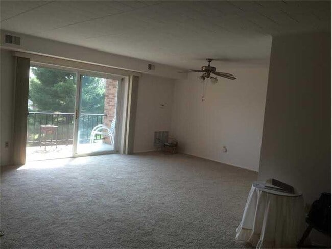 Building Photo - 604 Calais Dr