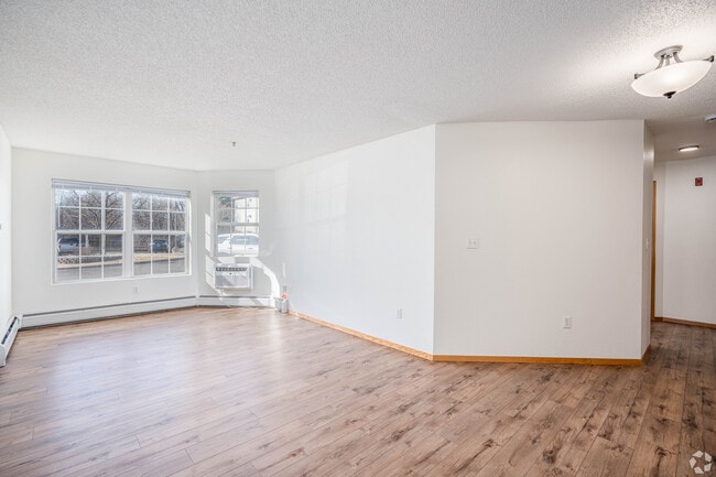 Building Photo - Rosoto Villa on Roselawn
