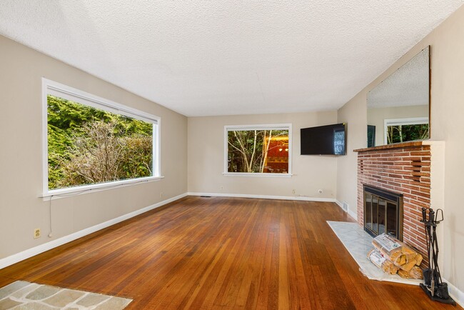 Building Photo - 1949 Cottage Peaceful 3 Bedroom 2-bathroom...