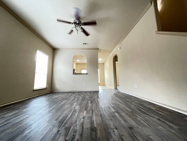 Foto del edificio - 4 Bedroom 2 Bath