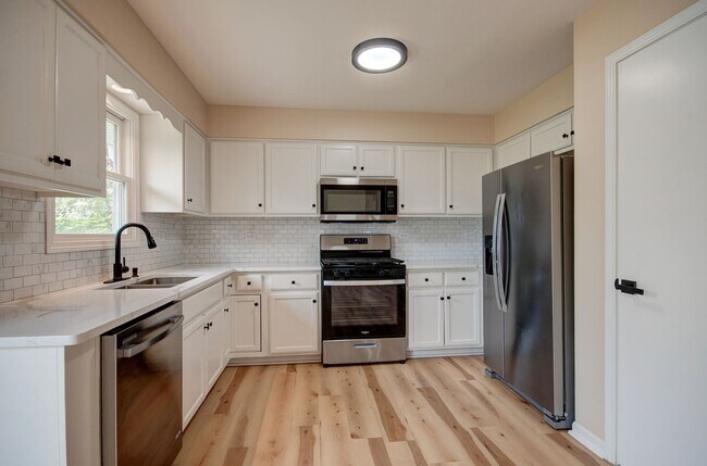 Foto del edificio - 3 bd 2 ba spacious home Joliet