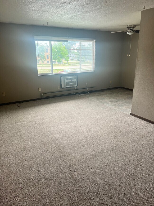 2951 9th St Unit 5, Marion, IA 52302 Room for Rent in Marion, IA