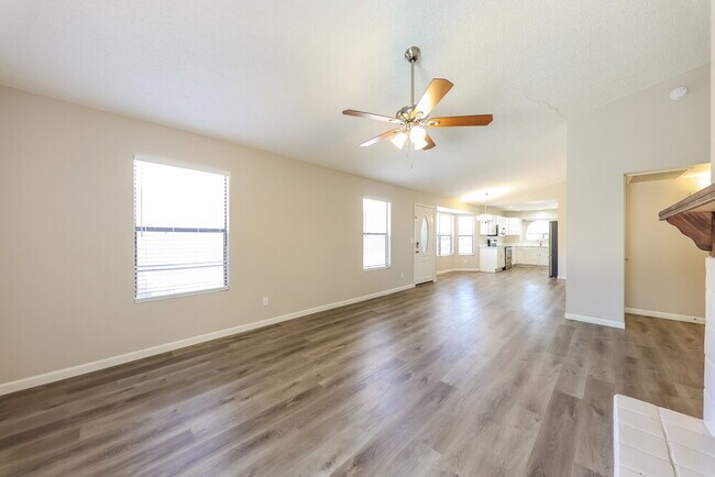 Foto del edificio - 8938 N 64th Ln